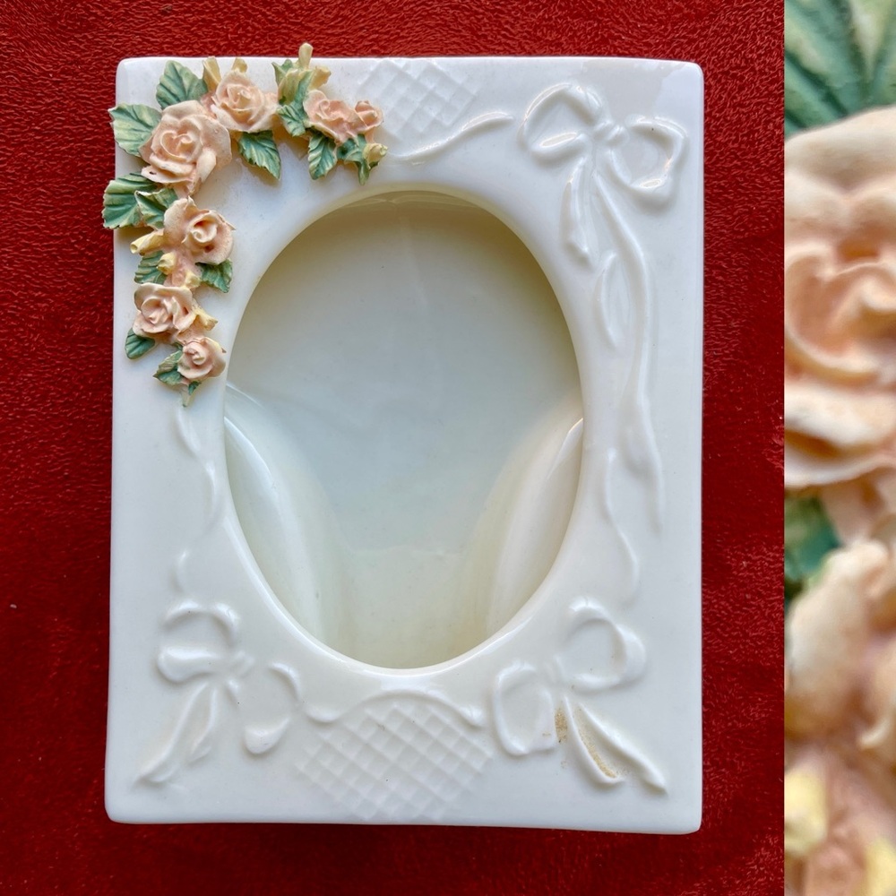 VINTAGE 1970’s 3D Floral ROSES Standing PORCELAIN PHOTO FRAME